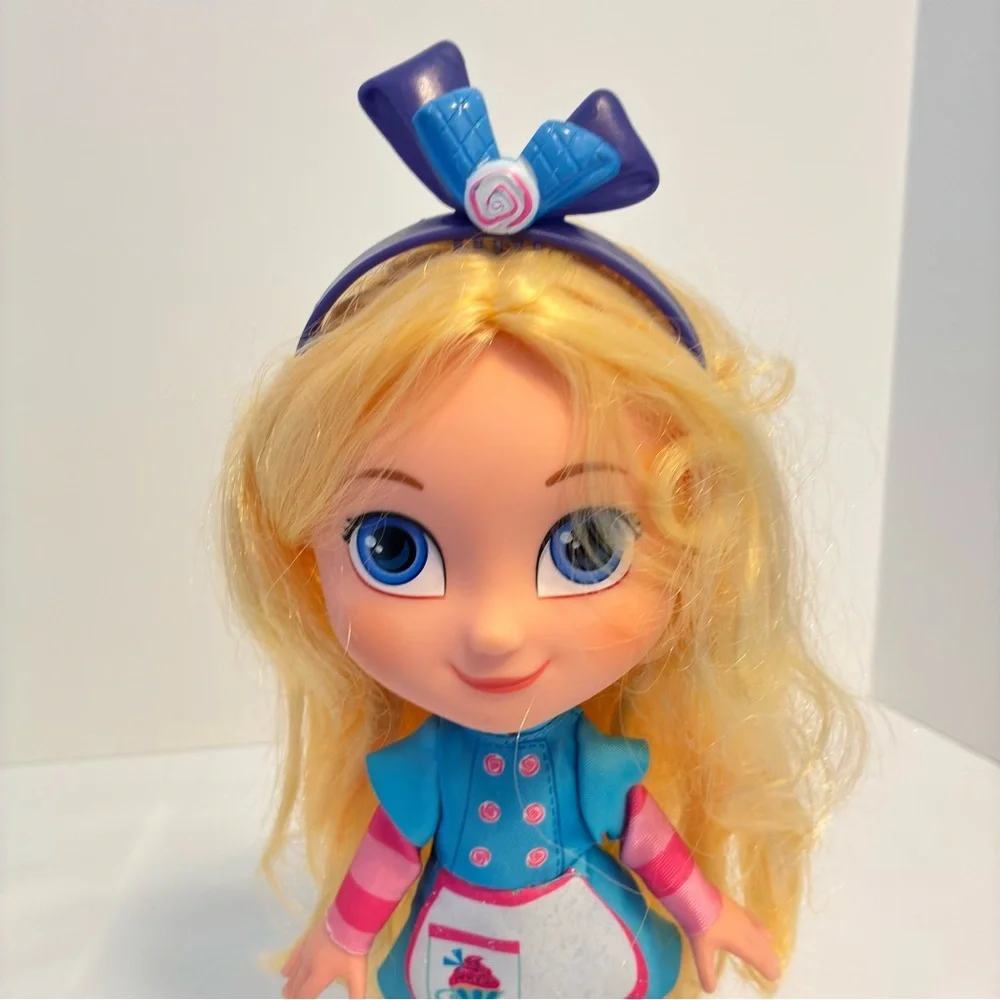 Disney Junior Alice's Wonderland Bakery & Magical Oven Play Set